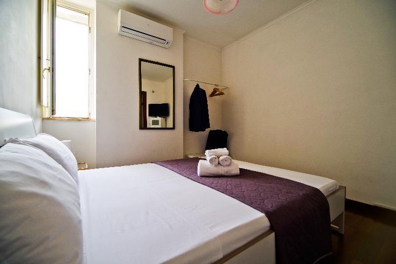 Bed And Travel Apartment Dogana Regia 15 Salerno Buitenkant foto