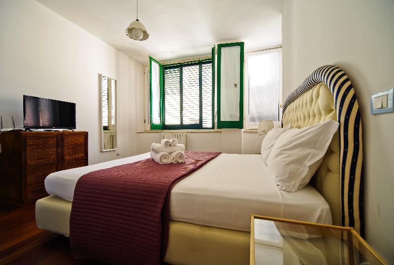 Bed And Travel Apartment Dogana Regia 15 Salerno Buitenkant foto