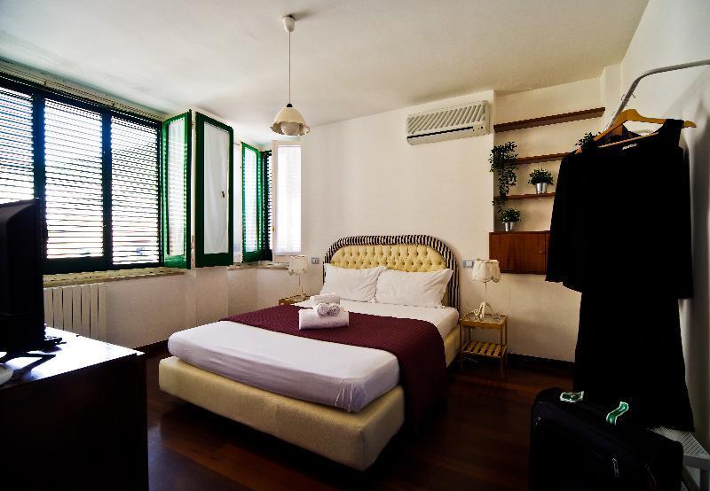 Bed And Travel Apartment Dogana Regia 15 Salerno Buitenkant foto