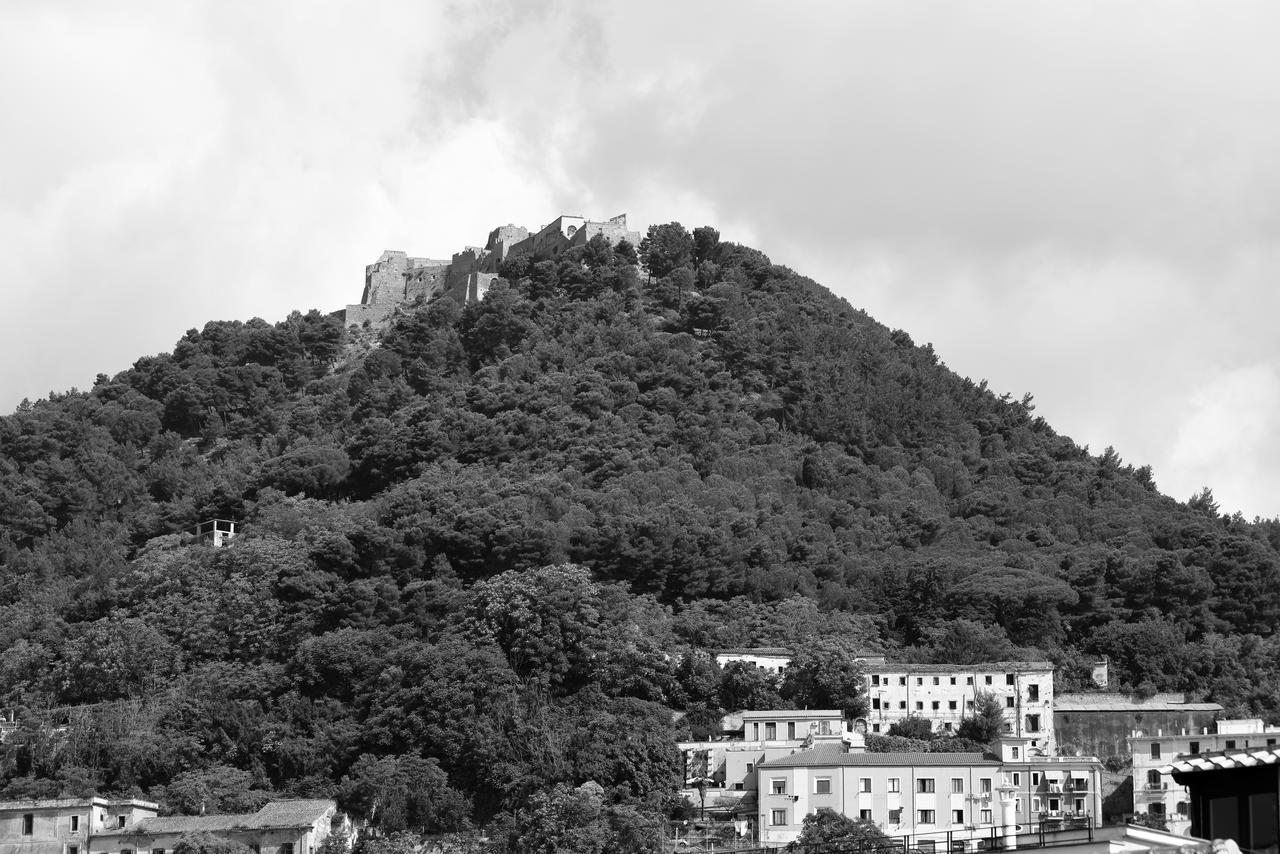 Bed And Travel Apartment Dogana Regia 15 Salerno Buitenkant foto