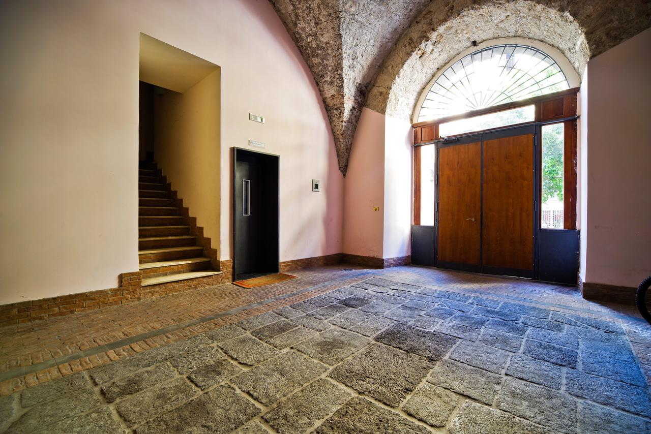 Bed And Travel Apartment Dogana Regia 15 Salerno Buitenkant foto